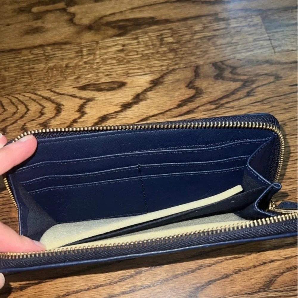 Wallet - Picture 4 of 5